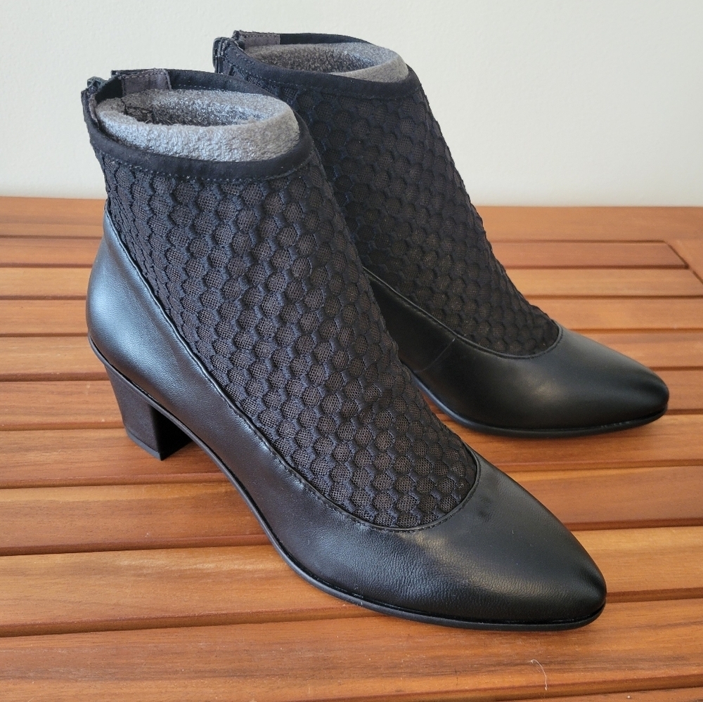 NIB Lori Goldstein Clemence‎ Black Bootie with Sock Detail Size 6 1/2